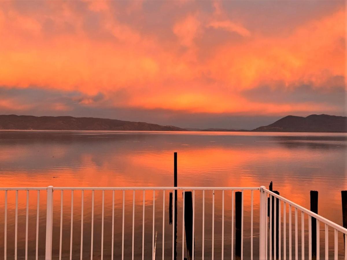 Lake Front Resort 레이크포트 외부 사진