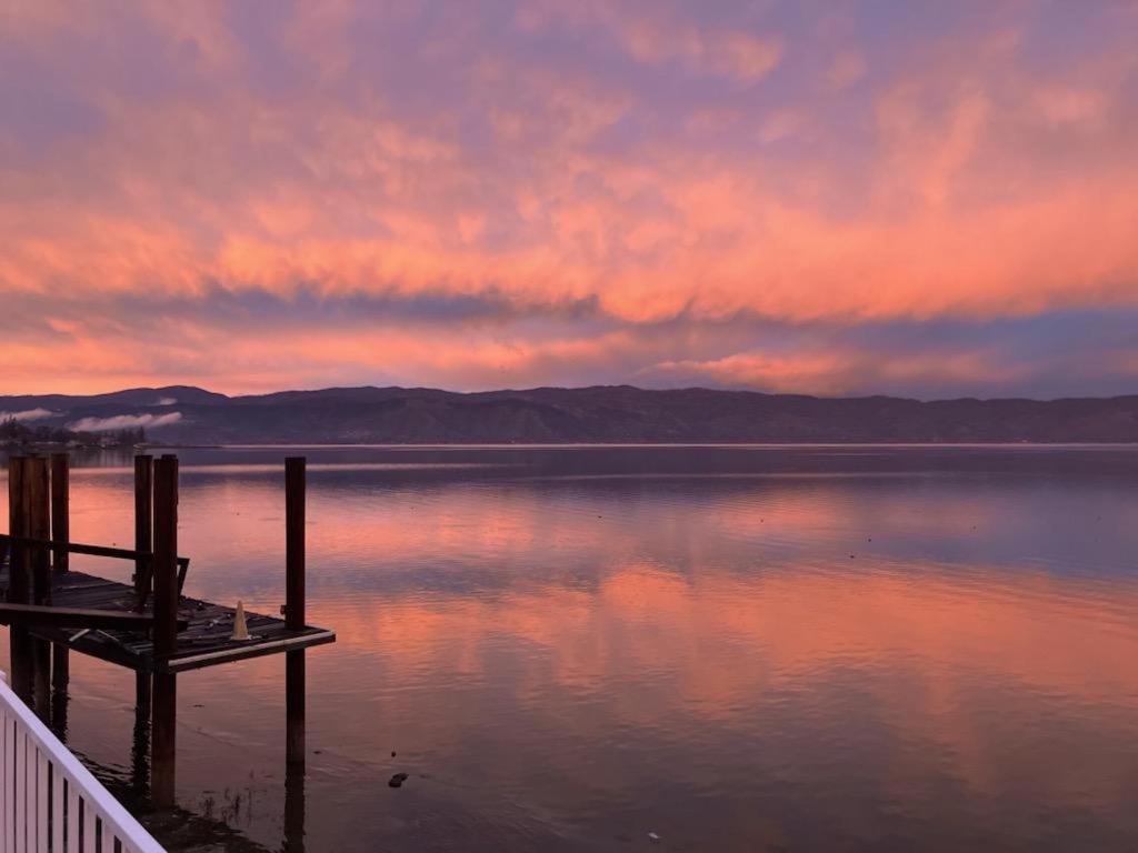 Lake Front Resort 레이크포트 외부 사진